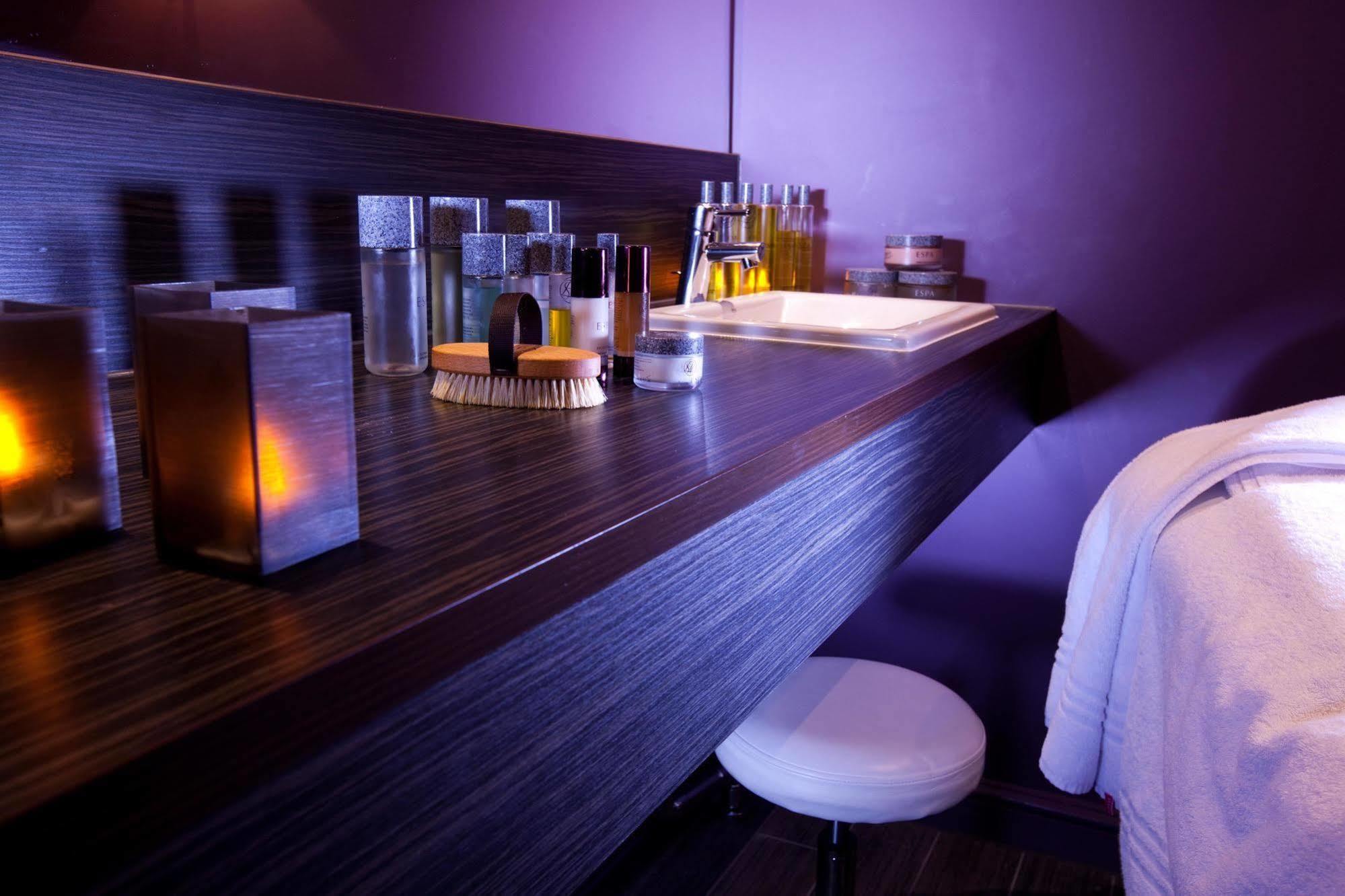 Village Hotel Chester St David'S Ewloe Экстерьер фото