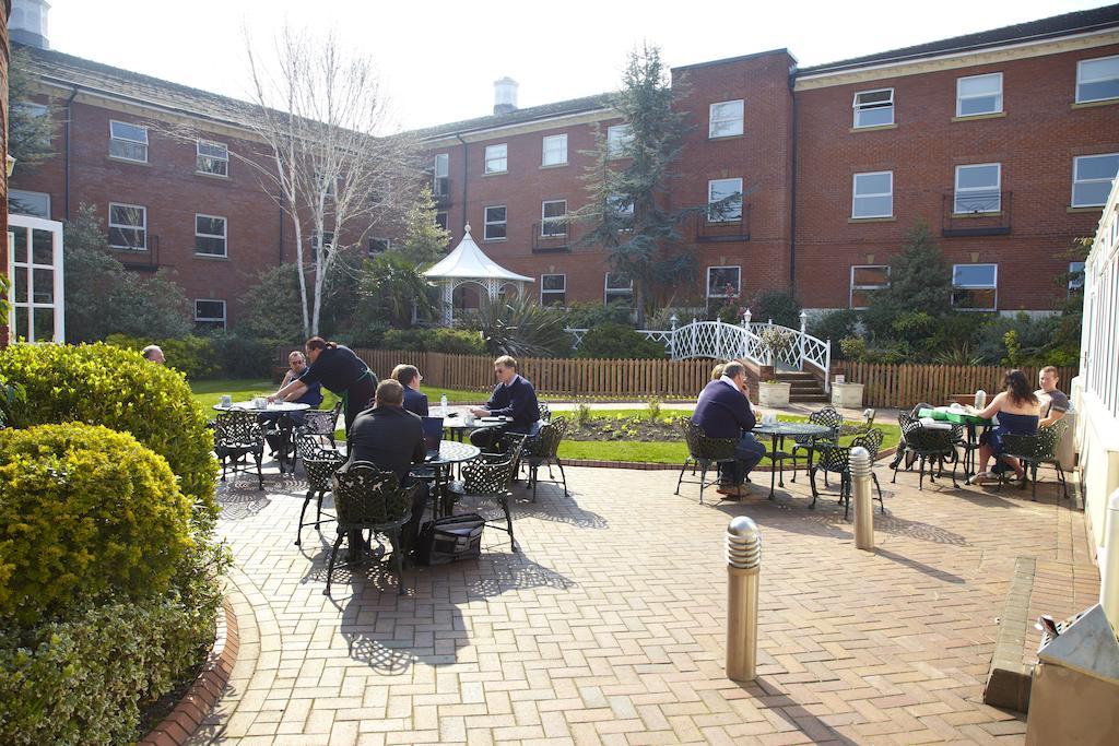 Village Hotel Chester St David'S Ewloe Экстерьер фото
